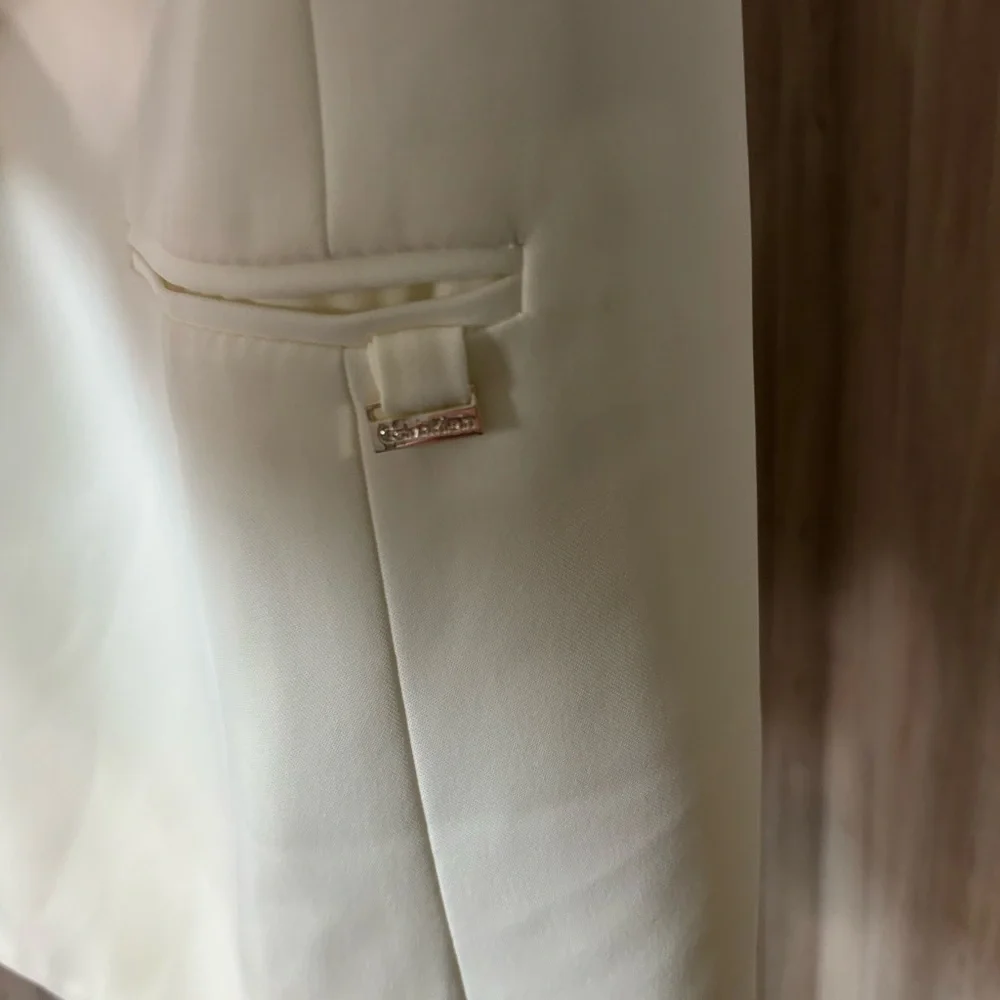 Calvin Klein Women's Cream Sleeveless Vest Blazer